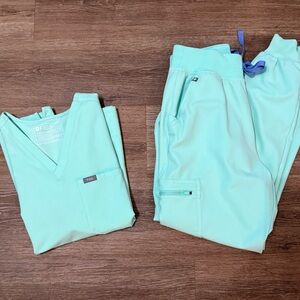 Figs Aqua / mint green Scrub set size small